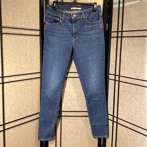 Levi’s 720 high rise super skinny size 29 like new no distress